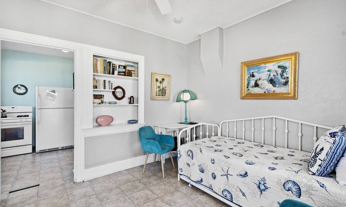 Avalon House | 216WB: Budget-friendly Apartment in Victorian Triplex, 2 Blocks from Beach + WIF