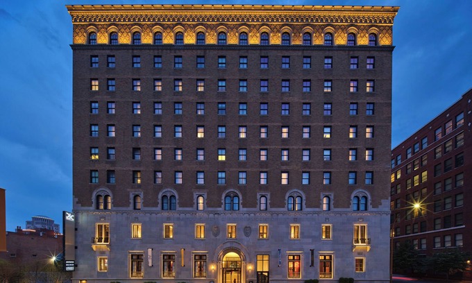 Downtown West Hotel | 21C Museum Hotel St Louis