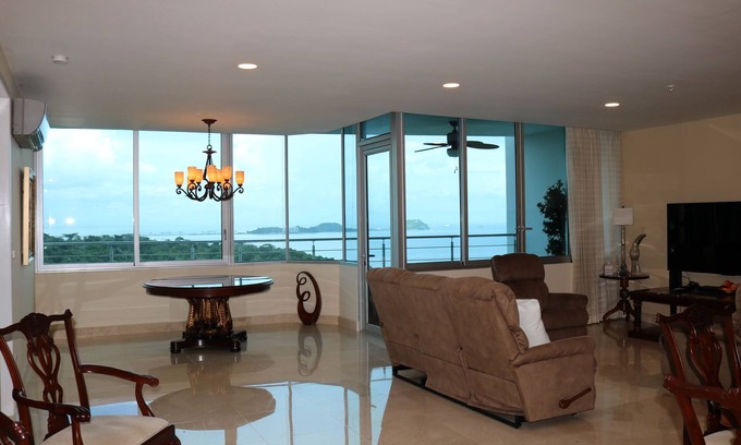 Playa Bonita Village Apartment | 21P Pentouse 2 balconies Oceanview Panama