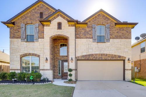 Baytown House | 22 Mi to Dtwn Houston Spacious Baytown Home!