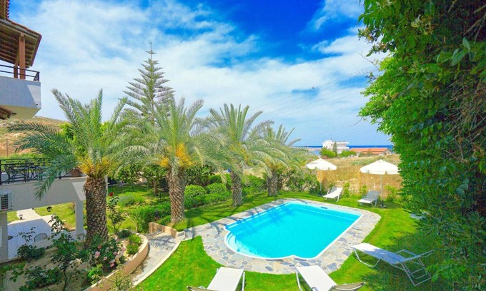 Karteros Villa | 220 m² Villa ∙ 5 bedrooms ∙ 11 guests