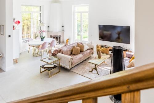 Carnot Villa | 220m2 - Pool villa, 4 bedrooms, hot tub