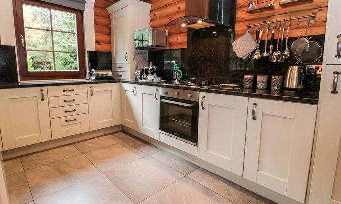 Morpeth Cottage | 23 Lakeside Drive