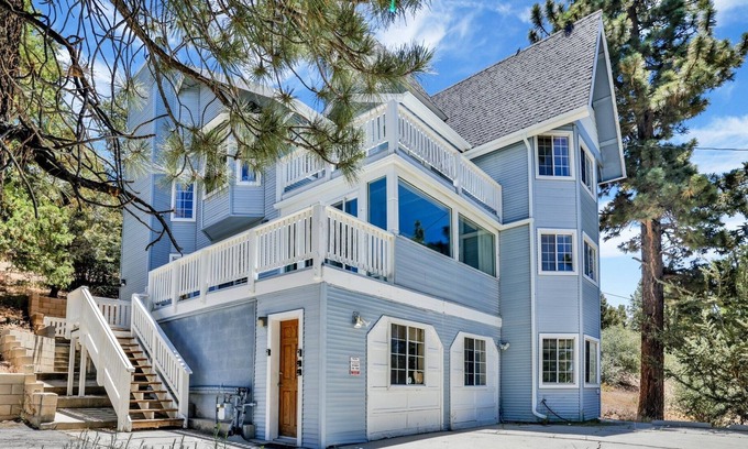 Big Bear Cabin | 2328-chateau De Big Bear 5 Bedroom Chalet by RedAwning