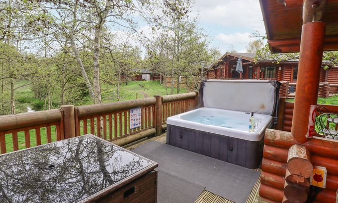 Morpeth Cottage | 24 Lakeside Drive