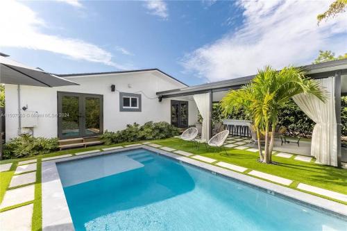 Buena Vista House | 25 Guests Luxury Miami House With Pool & Gazebo!