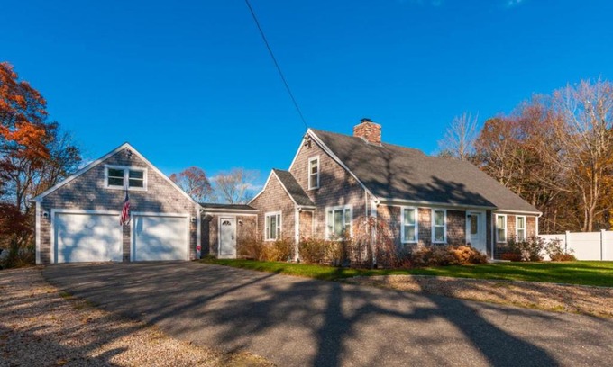 Centerville House | 256 Phinneys Lane Centerville - Cape Cod