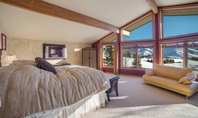 Hailey House | 269 m² House ∙ 3 bedrooms ∙ 6 guests