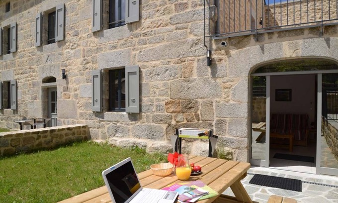 Albaret-le-Comtal House | 27 m² Gîte ∙ 1 bedroom ∙ 2 guests