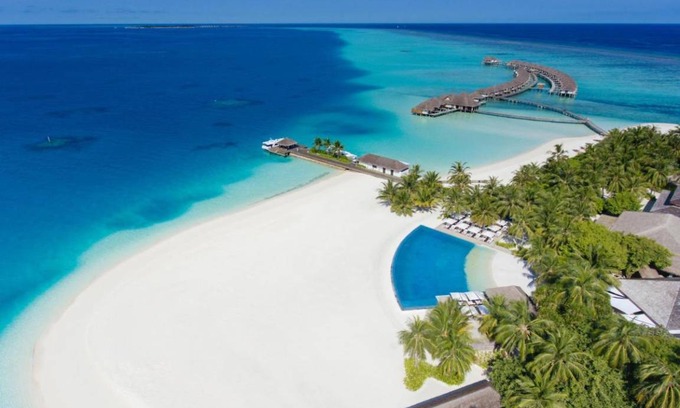 Velassaru Resort | 270 m² Resort ∙ 127 guests