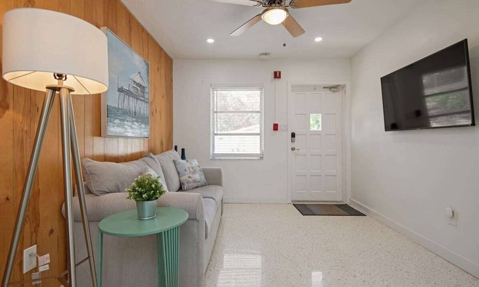 Safety Harbor Cottage | 2A Newly Renovated 1/1 at Coastal Cottages