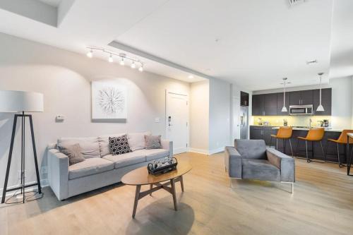 Downtown Baltimore Apartment | 2B 2BA Distinguished Apartment Rooftop Pool & Gym