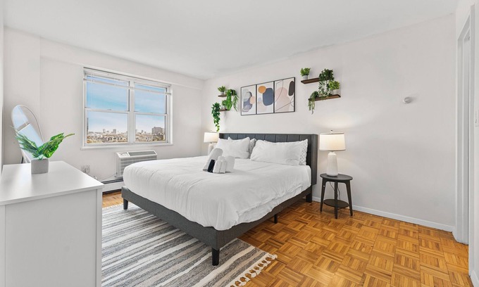 Longwood Apartment | 2bd/1.5ba Next to BU 7110