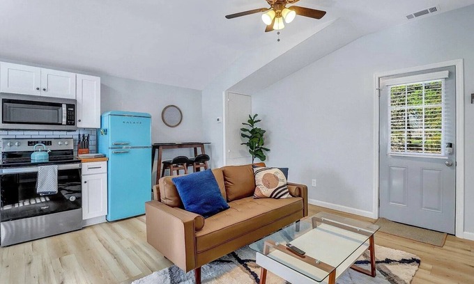 Ardmore - Gould Estates - Olin Heights Cottage | 2bd/1ba Cottage * Renovated * Dogs Welcome * Cottage in Savannah * 30+ day stay