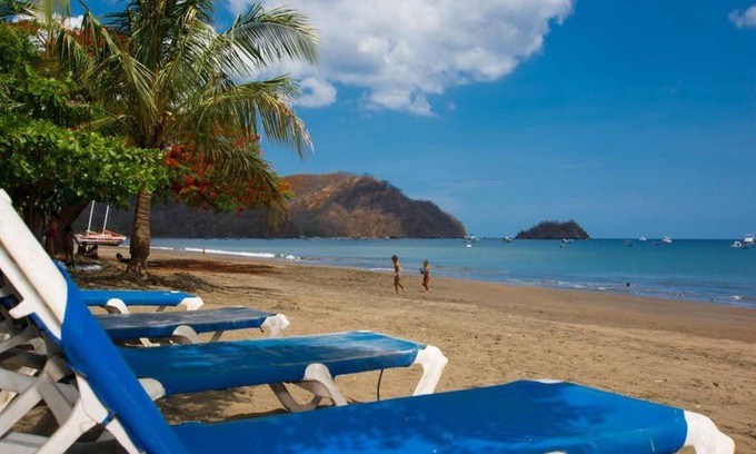 Coco Condo | 2BD Beauty With Big Pool - Walk to Beach