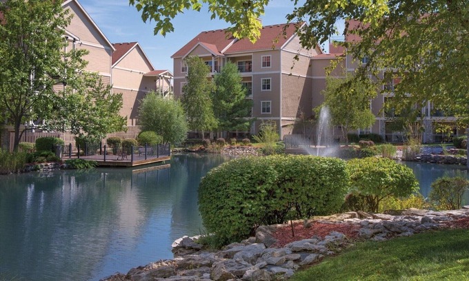 Table Rock Resort | 2BD Deluxe/Branson - w/Pools, Barbecue, Gym!