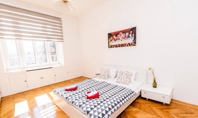 Old Town Apartment | 2bdr Apartment With the Balcony View-best Location