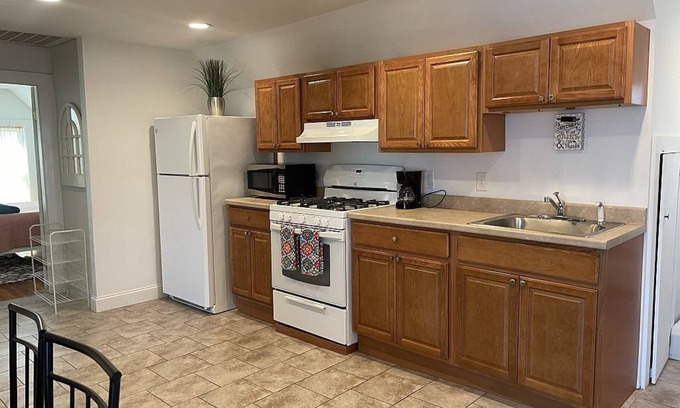 Somerville House | 2Bedroom Apt on 3rd Floor - with Parking