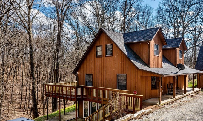 Helmsburg Cabin | 2BR, 3.5 BA Log Cabin