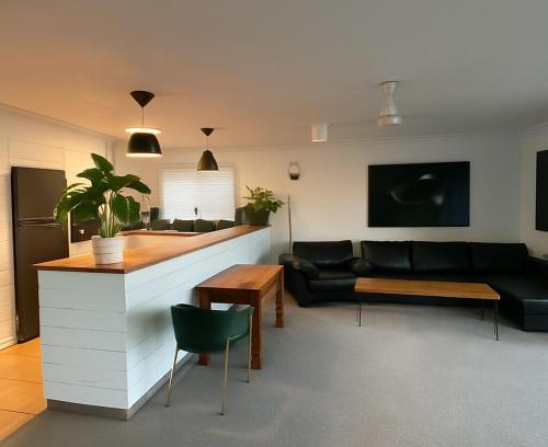 Bilambil Heights Apartment | 2Br Apartment, Pool, 12 mins to Airport