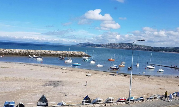 Rhos on Sea Apartment | 2br-beachviews-petfriendly-freeparking