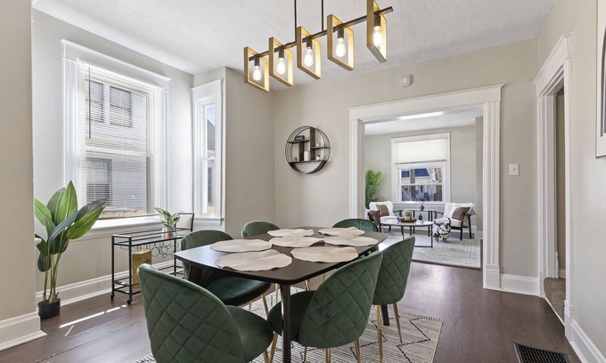Roselawn Finance House | 2BR Cozy Home with Dedicated Officen