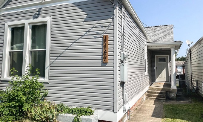 Schnitzelburg House | 2BR Gem in Vibrant Neighborhood, close to Churchill Downs, Downtown, U of L!