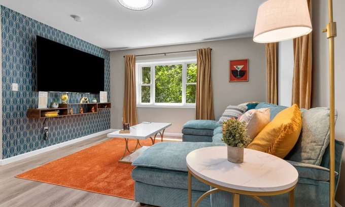 Westside Norwich Apartment | 2BR, Modern, Relaxing, 2.1Mi To Mohegan