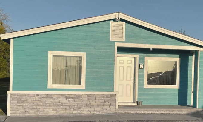 Aransas Pass Cottage | 2BR Private Cottage, Free Parking & WiFi, Pets OK