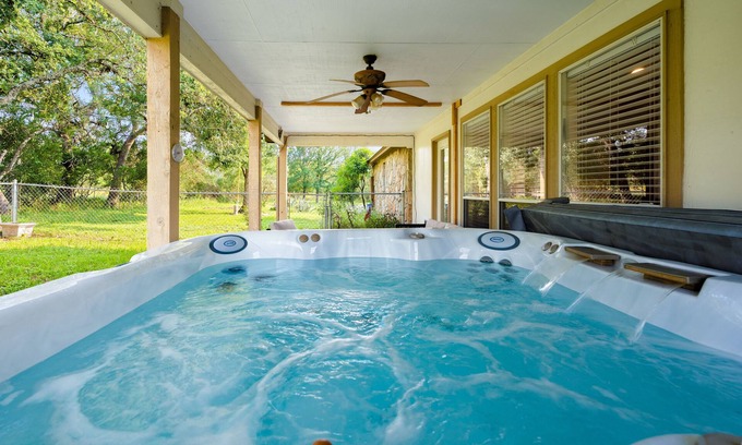 Marble Falls House | 2br Texas Countryside Home w/Hot Tub!