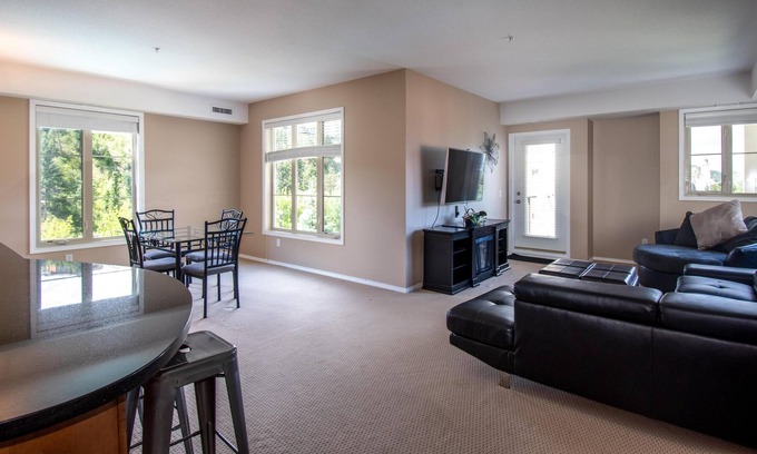 Quail Ridge Condo | 2BR w/Views of Mountains & Pool - Private Patio - Surrounded by Golf & Wineries