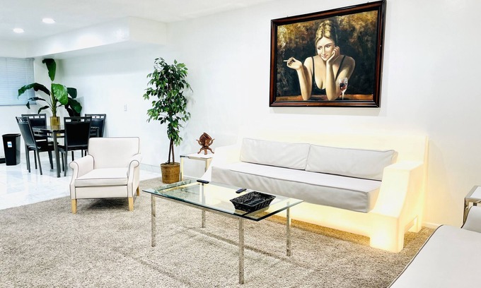 Beverly Green Apartment | 2BRCondo,LasVegas,WalkToStrip,LVCC,STRIP,Book,pool,summer,July4th,independence