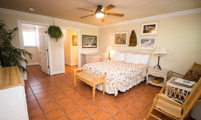 Bradenton Beach Hotel | 2nd floor hotel room. NO PETS