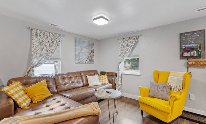 Loveland House | 2nd St Bungalow ~ Downtown