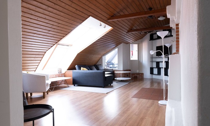 Etu-Toolo Apartment | 2ndhomes 2-Story Penthouse w Balcony