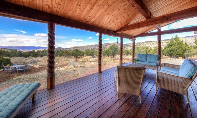 Spanish Valley House | 3-Acre Mountain Retreat with Views!