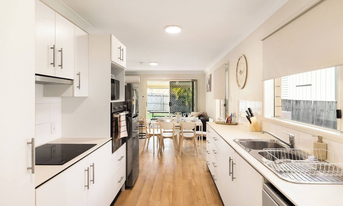 Acacia Ridge Apartment | 3 Bdr apt! Aircon! Espresso! Restaurants! 12BS3