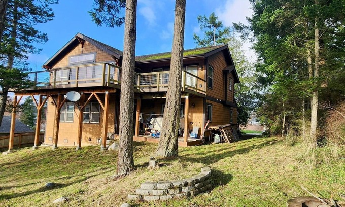 Friday Harbor House | 3 bdrm, 2.5 bath, roomy master suite, nice neighborhood, Monthly Rental only