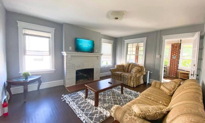 Ventnor City Apartment | 3 BDRM Apartment with 6 Beds, Pet Friendly, 2 Blocks to Beach