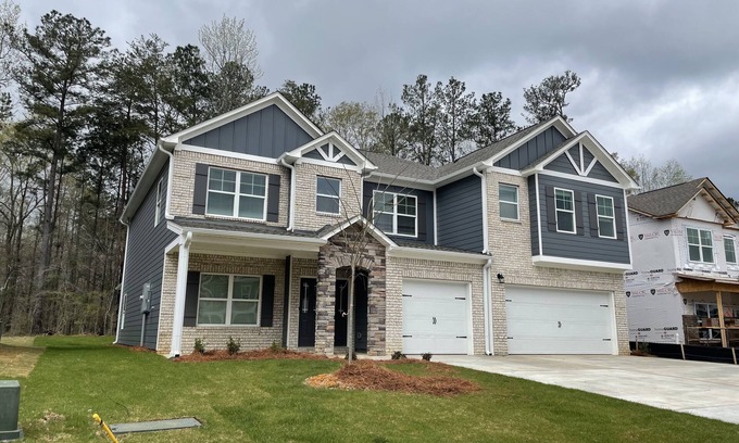 McCalla House | 3 Bed 2.5 Bath Brand New Cozy Home- Exec. Stays for You