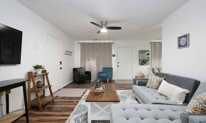 Mount Berry House | 3 Bed 2 Bath Renovated Cozy Farmhouse