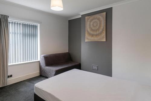 Warrington House | 3 Bed-2 Bath-Sleeps 4-Free Parking