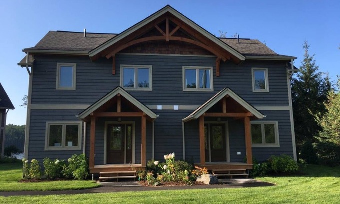Port Carling Villa | 3 + bed 2 bath Villa on Lake Muskoka