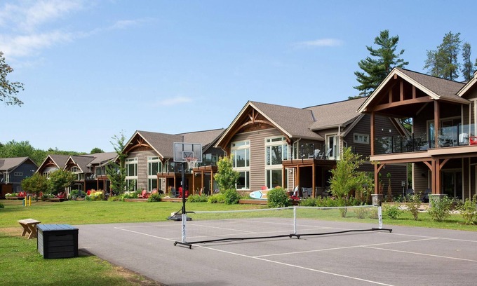 Port Carling Villa | 3 + bed 2 bath Villa on Lake Muskoka