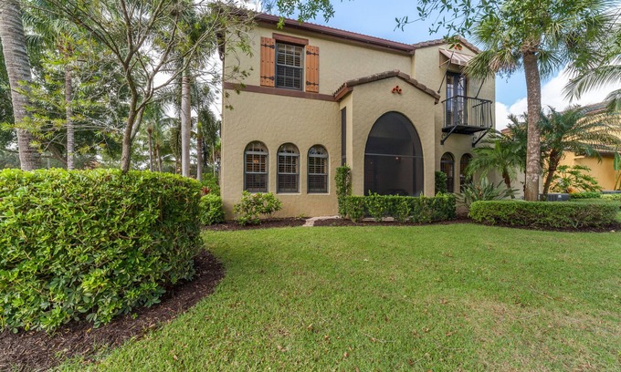 Biggar House | 3 Bed + 3 Bath Resort Style Waterfront Home