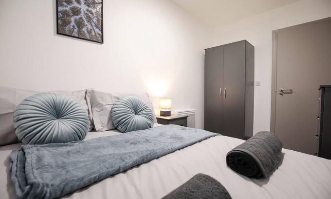 Oldham Apartment | 3 Bed Apartment in Oldham