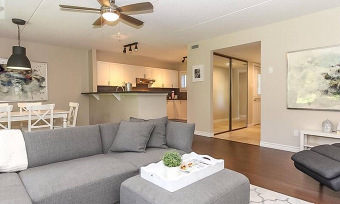 Collingwood Ski Chalet | 3 Bed, Attached Garage, Main fl. Lighthouse Point. 10 min to ski. 2 min to lake!