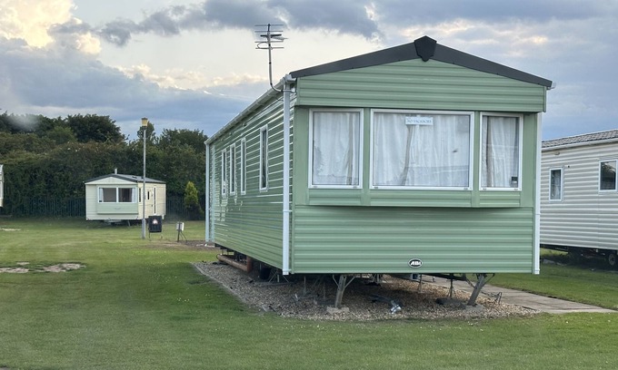 Louth Apartment | 3-Bed Caravan near Mablethorpe