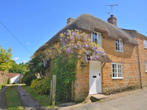 Beaminster House | 3 Bed in Beaminster 50738