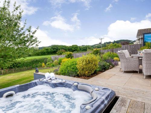 Liverton House | 3 Bed in Bovey Tracey 64380